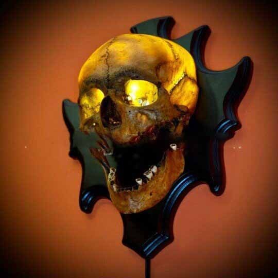 Resin Skeleton Wall Lamp