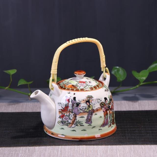 Old-Fashioned Ceramic Tea Pot