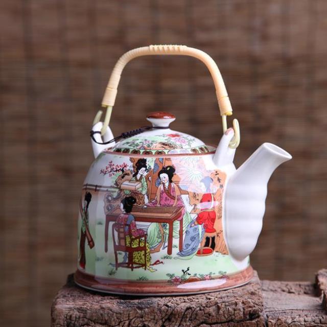 Old-Fashioned Ceramic Tea Pot