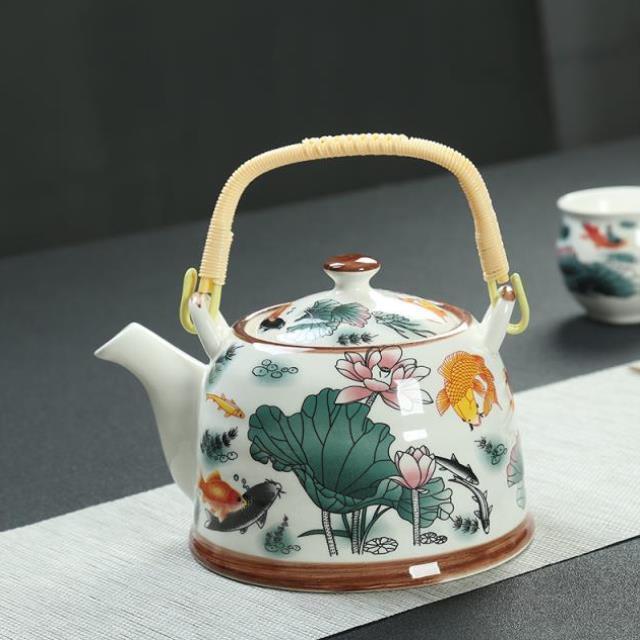 Old-Fashioned Ceramic Tea Pot