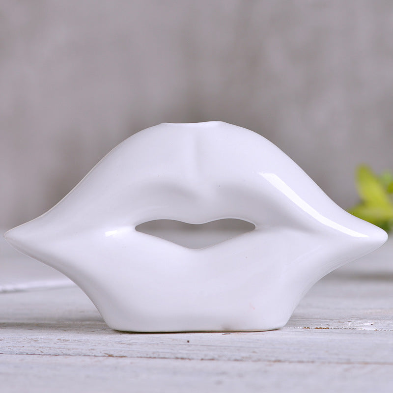 Lip ceramic vase