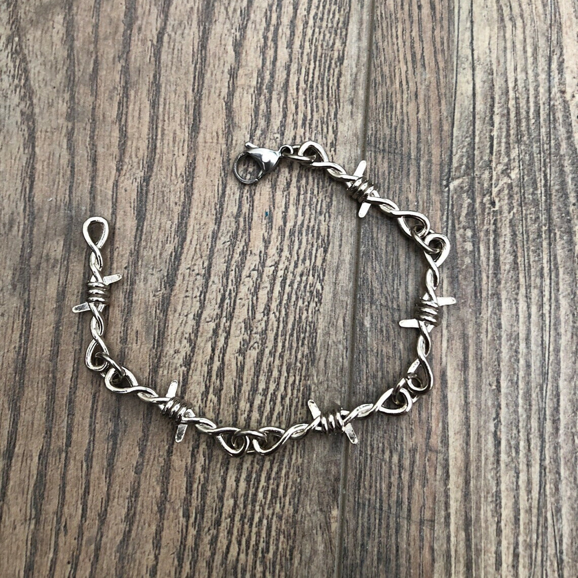 2-piece Heart-shaped Barbed Wire Bracelet