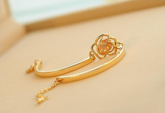 Fashionable Rose Bracelet