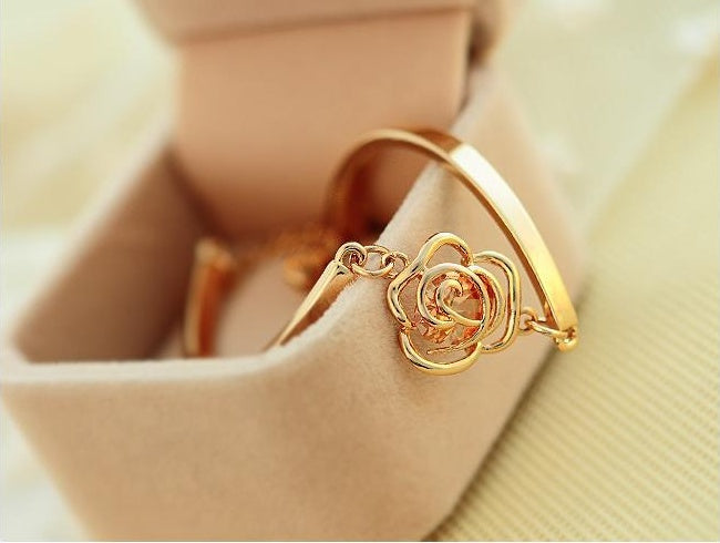 Fashionable Rose Bracelet