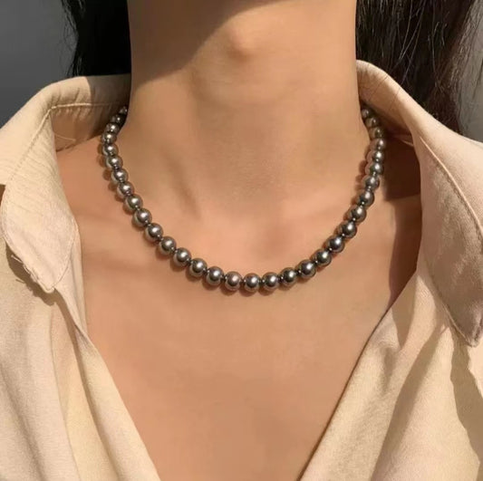 Simple Black Pearl Necklace