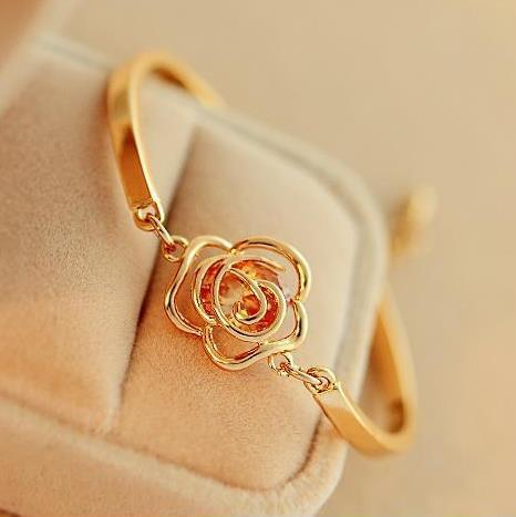 Fashionable Rose Bracelet