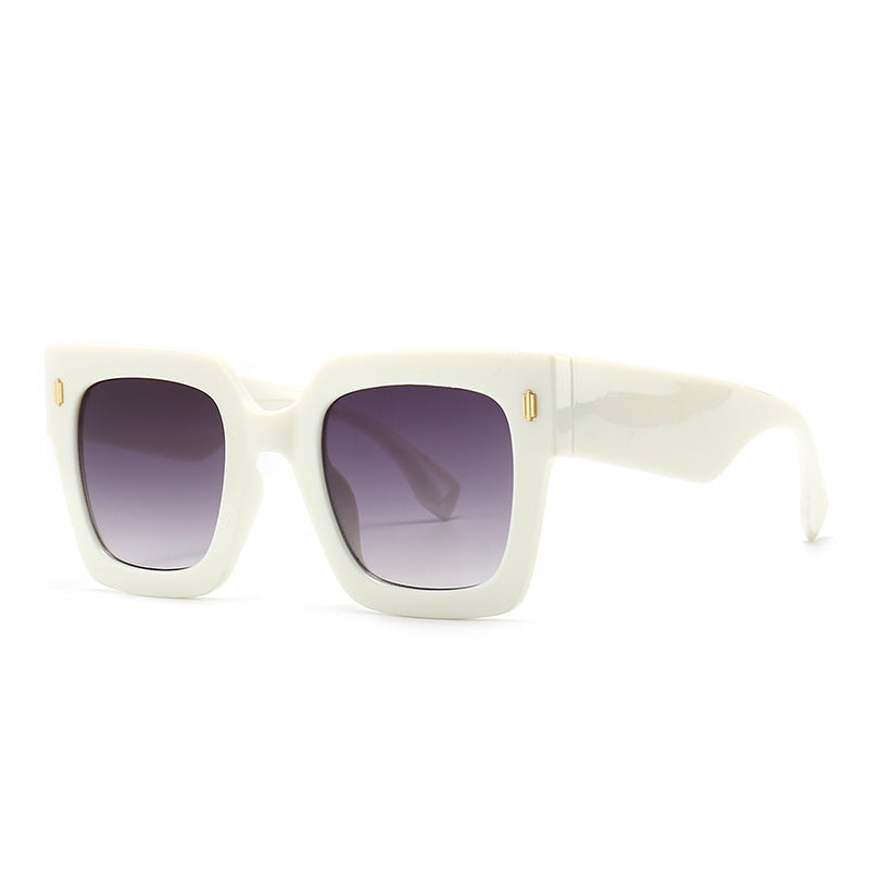 Trendy Large Frame Sunglasses