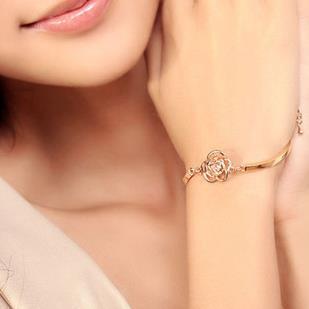 Fashionable Rose Bracelet