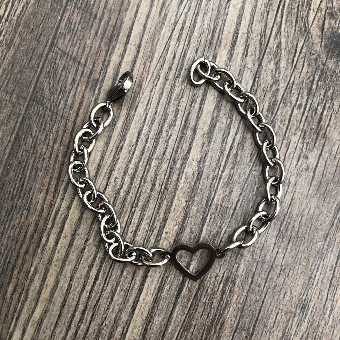 2-piece Heart-shaped Barbed Wire Bracelet