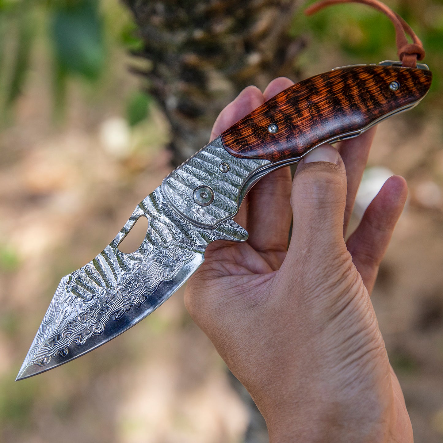 Durable Damascus Folding Knife