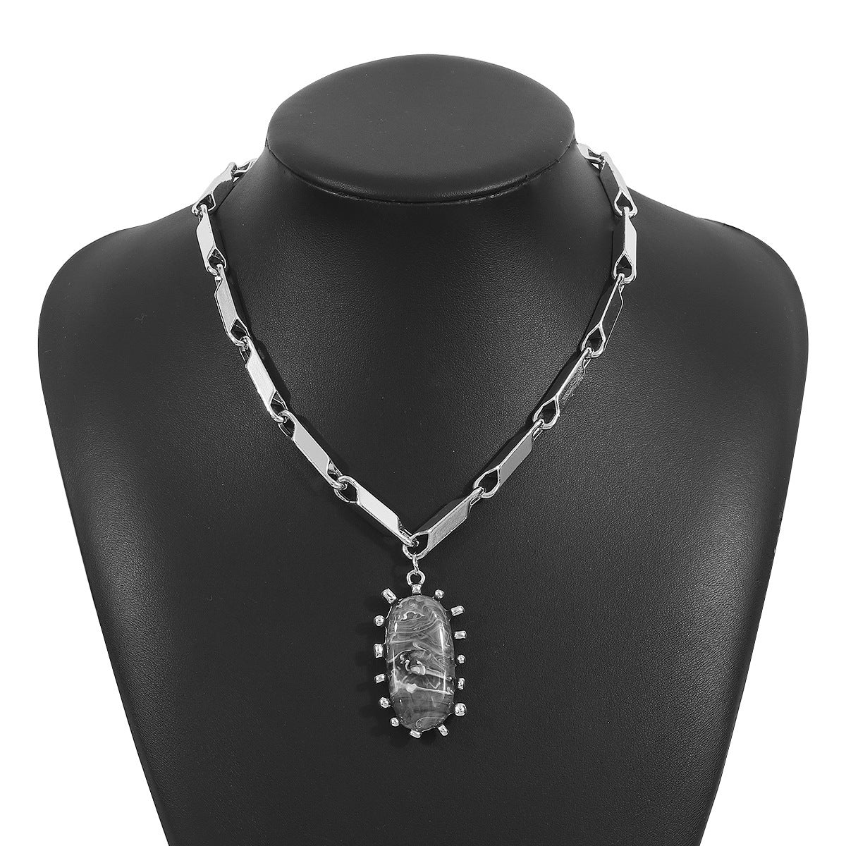 Vintage Design Chain Pendant Necklace